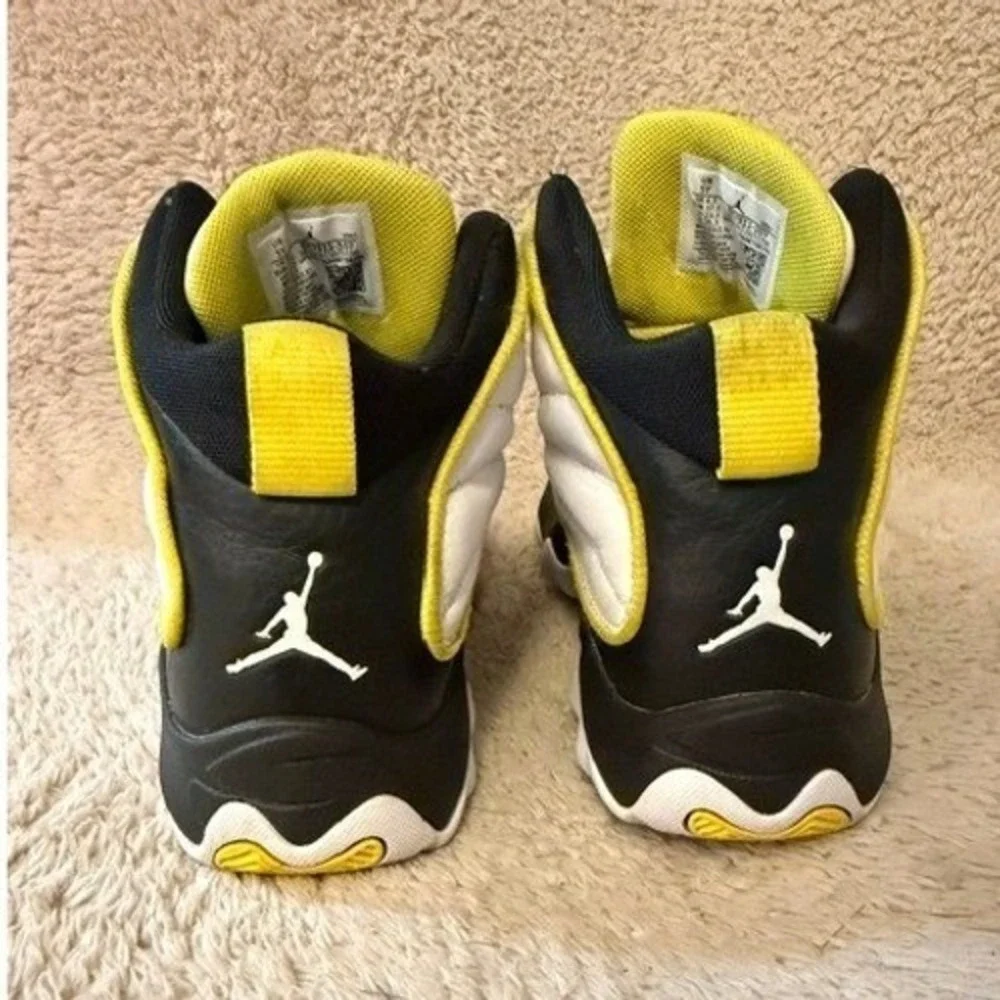 Jordan Pro Strong Kids Basketball Shoes White Black Tour Yellow DC7911-107 5Y